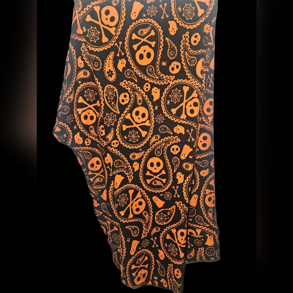 NW/OT Faded Glory Discontinued Paisley Skull and Ghost Leggings Large